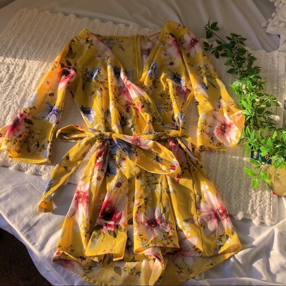 ☀️Sweet wanderer yellow floral romper